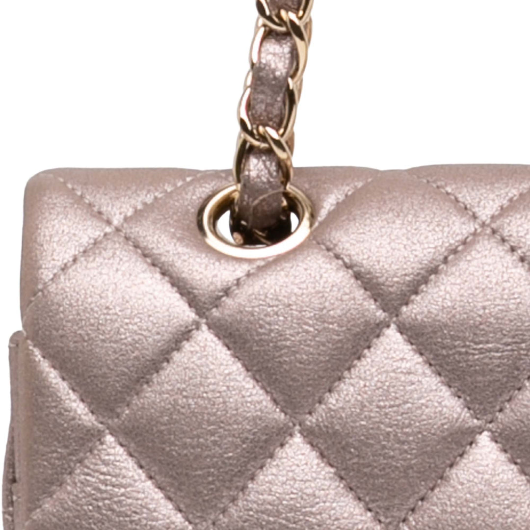 Chanel Medium Classic Iridescent Cuir d’agneau Double rabat