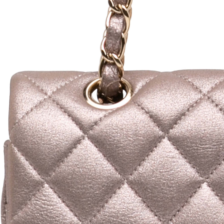 Chanel Medium Classic Iridescent Cuir d’agneau Double rabat