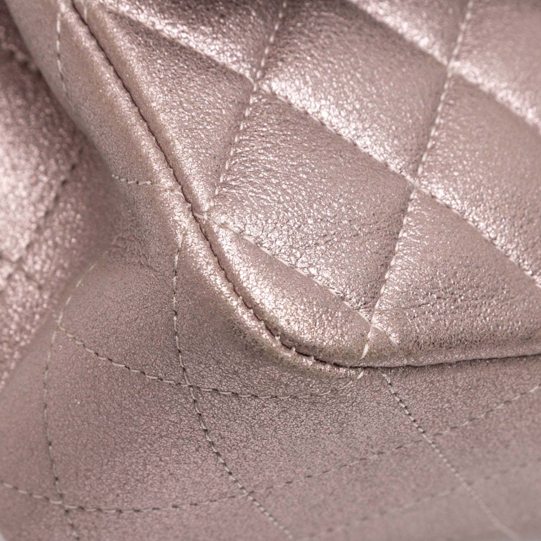 Chanel Medium Classic Iridescent Cuir d’agneau Double rabat