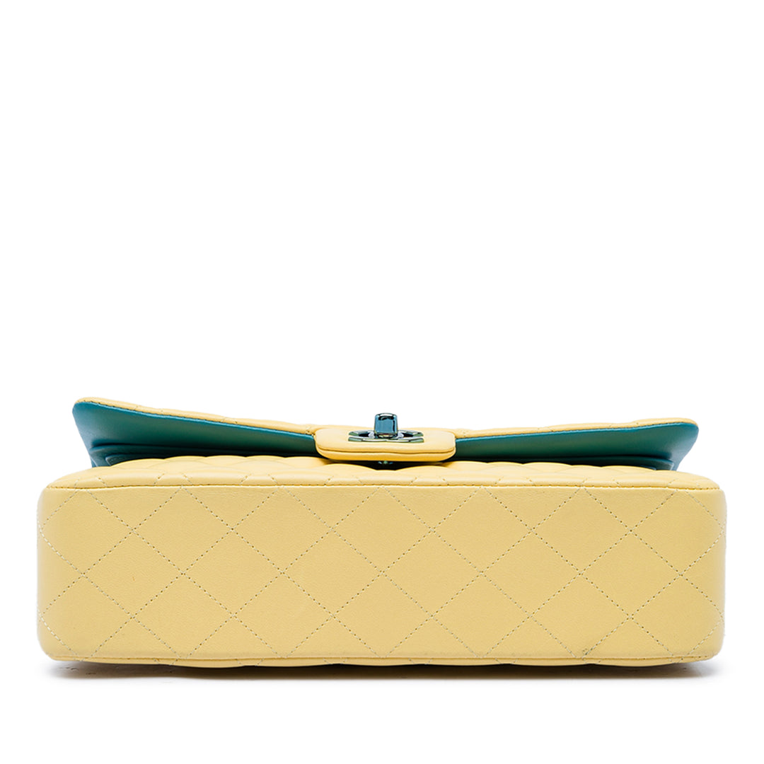 Chanel Classic Double rabat Moyen Cuir d'agneau Jaune – vue 3 – GABY PARIS