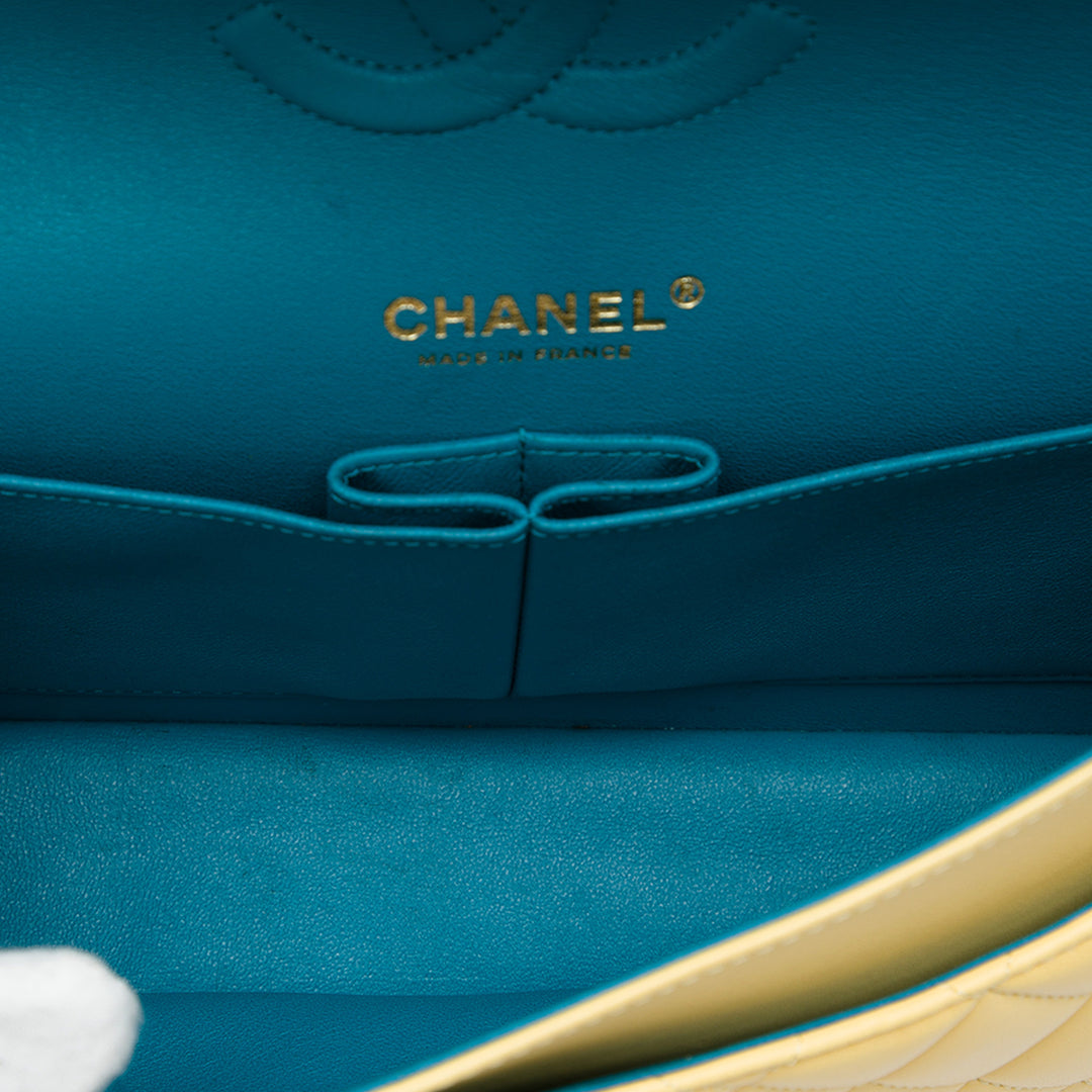 Chanel Classic Double rabat Moyen Cuir d'agneau Jaune – vue 4 – GABY PARIS