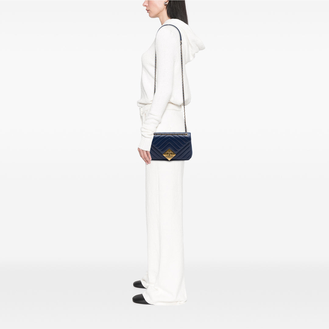 Chanel Chevron Cuir d'agneau Pyramid CC à rabat
