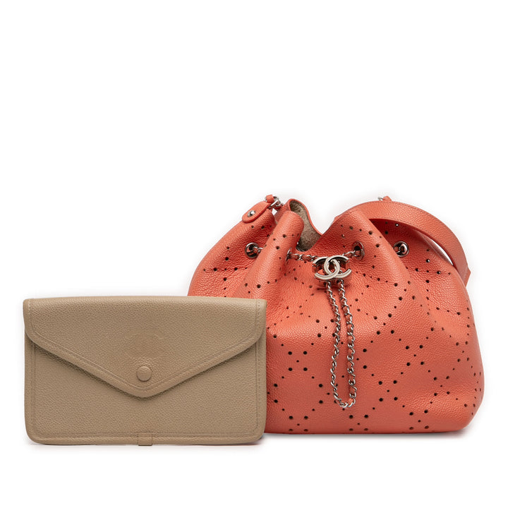 Chanel Medium CC perforé Caviar Drawstring Bucket Sac