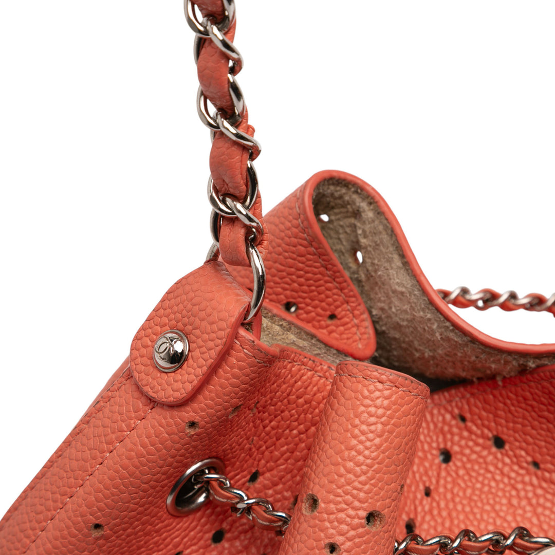 Chanel Medium CC perforé Caviar Drawstring Bucket Sac