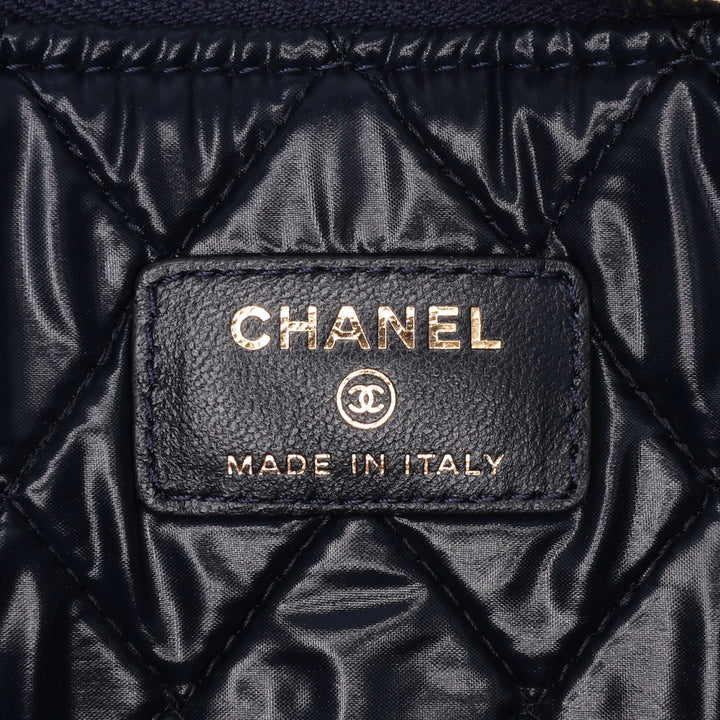 Chanel Medium CC Quilted Velours O Étui Pochette Bleu