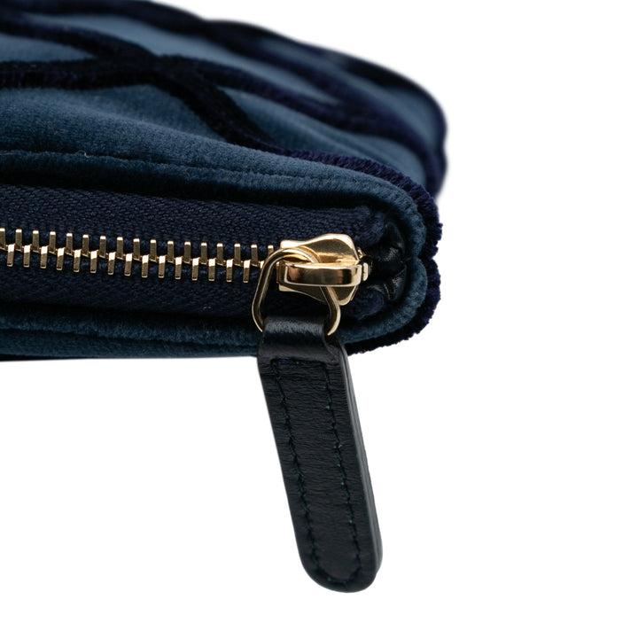 Chanel Medium CC Quilted Velours O Étui Pochette Bleu