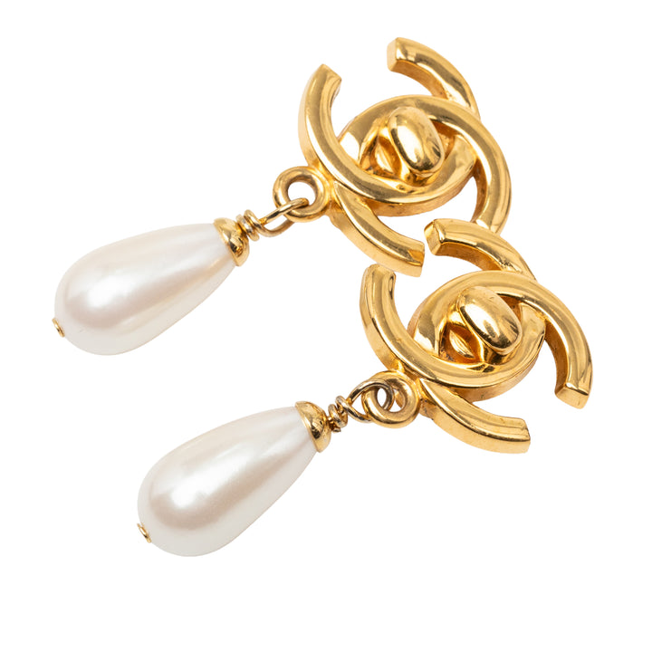 Chanel CC plaqué Perles fantaisie pendantes Turn Lock Clip On Boucles d'oreilles