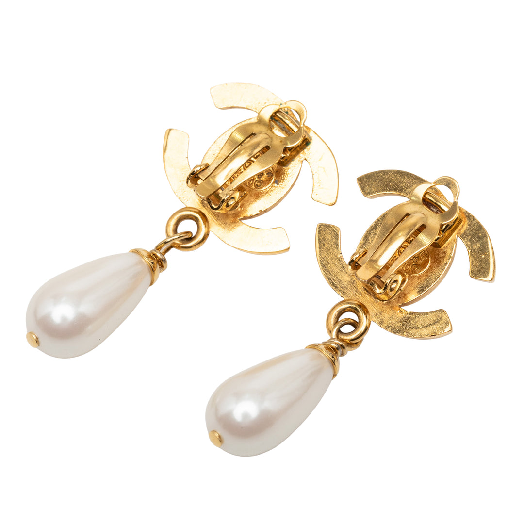 Chanel CC plaqué Perles fantaisie pendantes Turn Lock Clip On Boucles d'oreilles