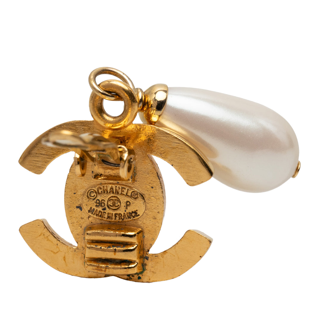 Chanel CC plaqué Perles fantaisie pendantes Turn Lock Clip On Boucles d'oreilles