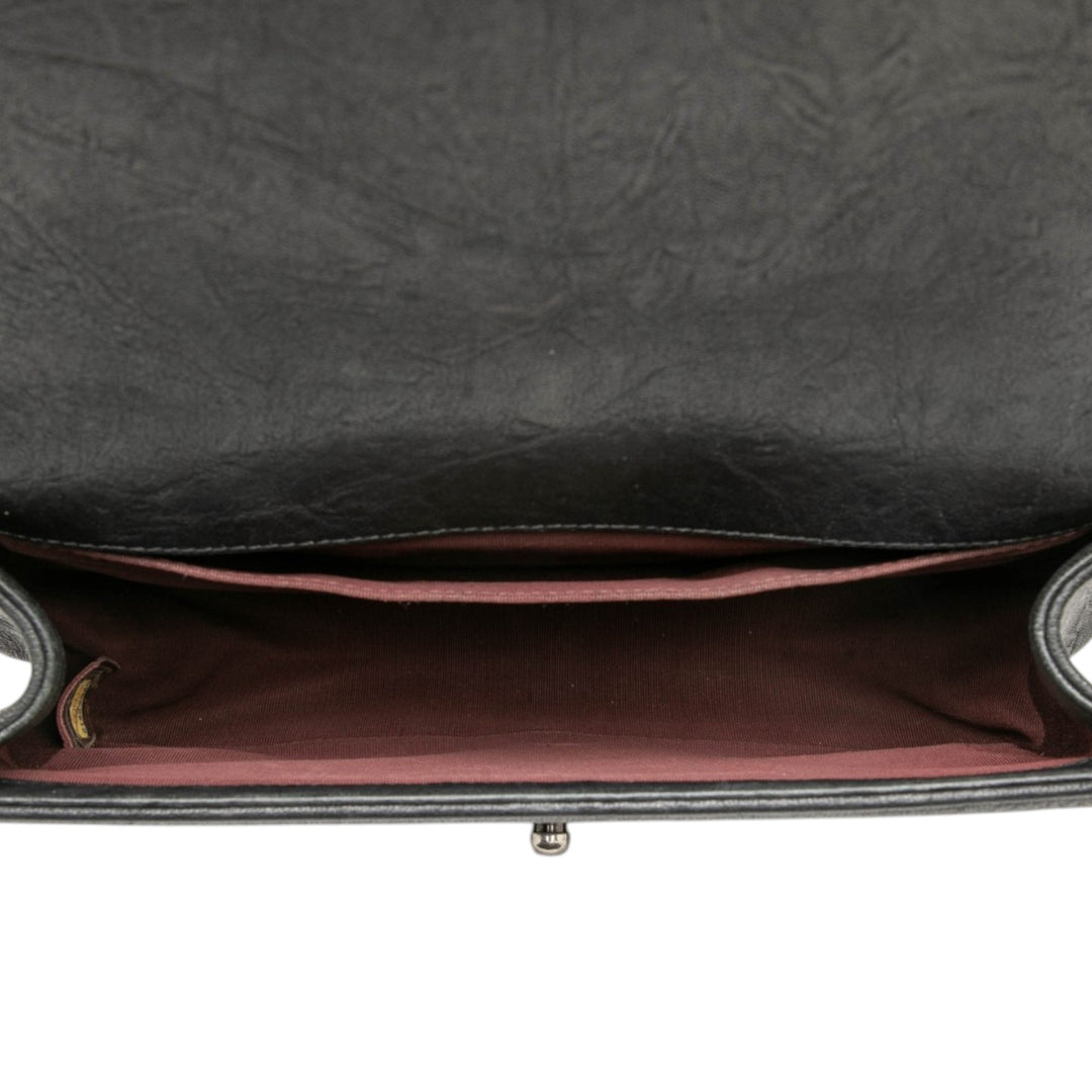 Chanel Old Medium Matelassé Crumpled Cuir de veau clouté Boy à rabat