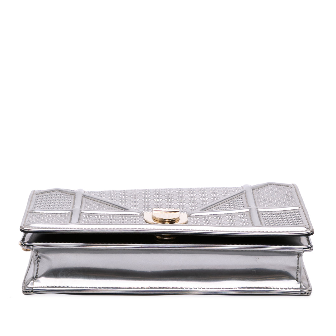 Dior Métallisé Cuir verni Microcannage Diorama Portefeuille on Chain Argenté – GABY PARIS Authentique