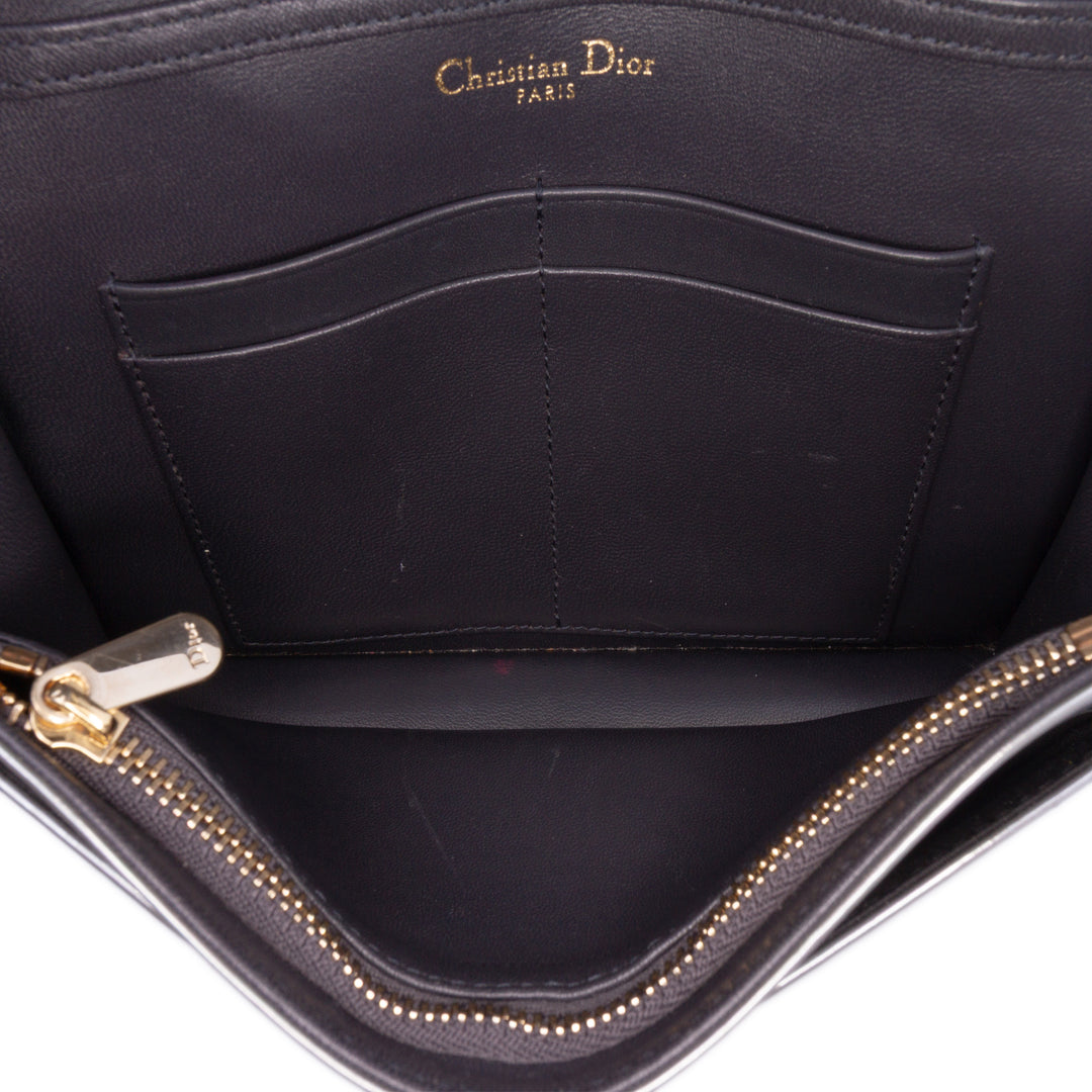 Dior Métallisé Cuir verni Microcannage Diorama Portefeuille on Chain Argenté – GABY PARIS Authentique