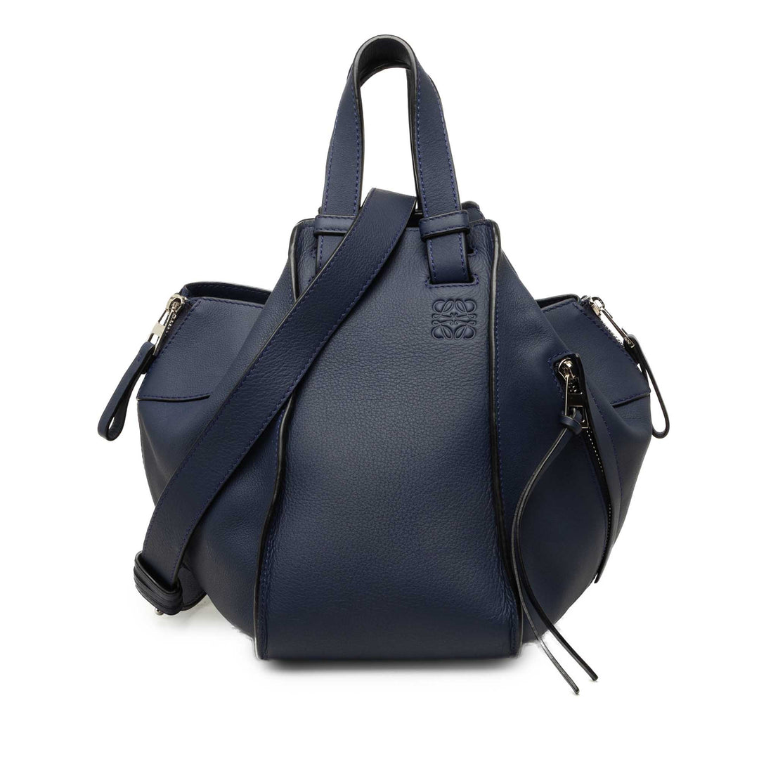 LOEWE Sac à main Souple grainé Hammock Petit Cuir de veau grainé Bleu – vue principale – GABY PARIS