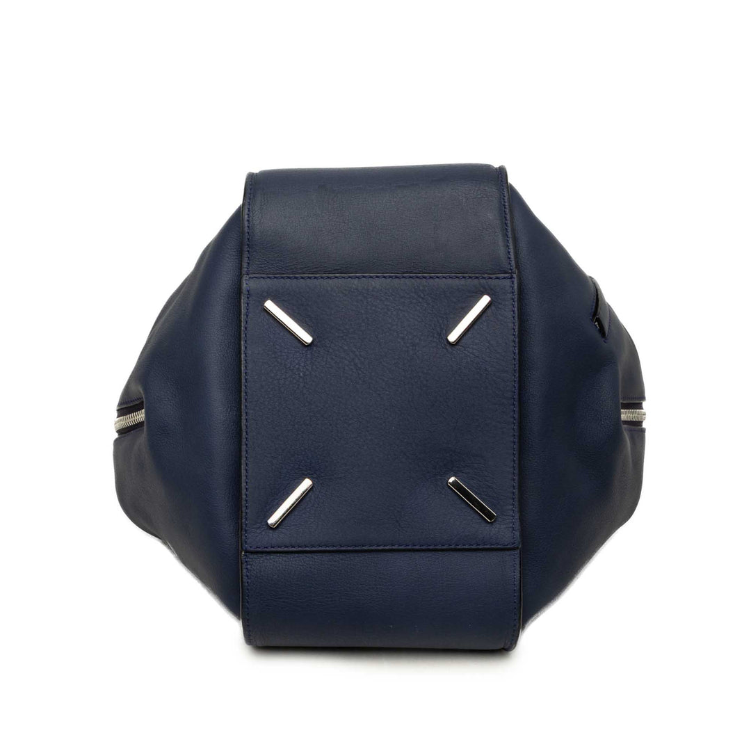 LOEWE Sac à main Souple grainé Hammock Petit Cuir de veau grainé Bleu – vue 3 – GABY PARIS