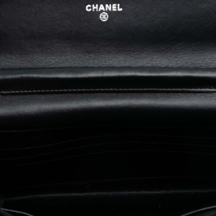Chanel CC Matelassé froissé Cuir verni Wallet on Chain