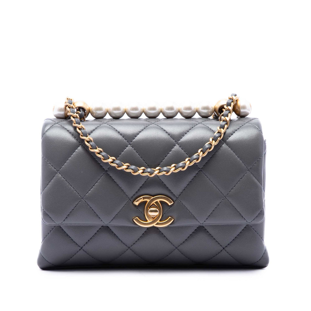 Chanel Paris Manchester Matelassé Perles fantaisie à rabat Petit Cuir d'agneau Gris