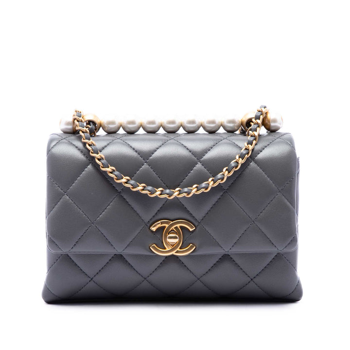Chanel Paris Manchester Matelassé Perles fantaisie à rabat Petit Cuir d'agneau Gris
