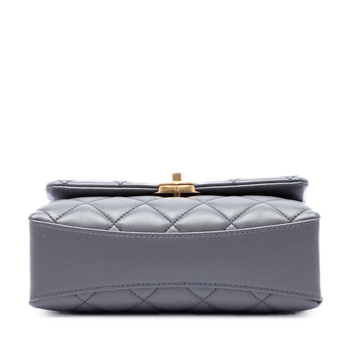 Chanel Paris Manchester Matelassé Perles fantaisie à rabat Petit Cuir d'agneau Gris