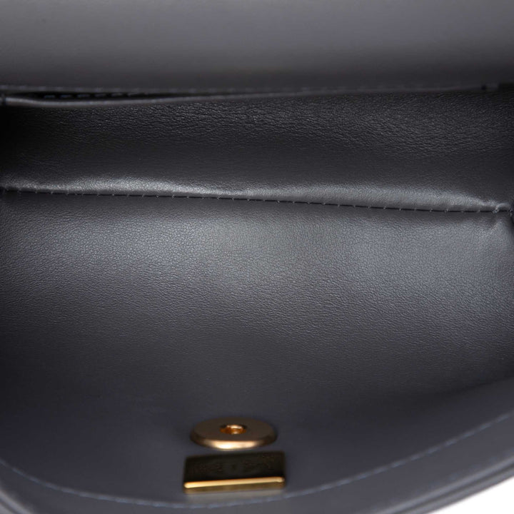 Chanel Paris Manchester Matelassé Perles fantaisie à rabat Petit Cuir d'agneau Gris