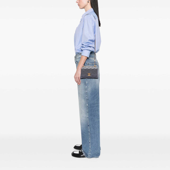 Chanel Paris Manchester Matelassé Perles fantaisie à rabat Petit Cuir d'agneau Gris