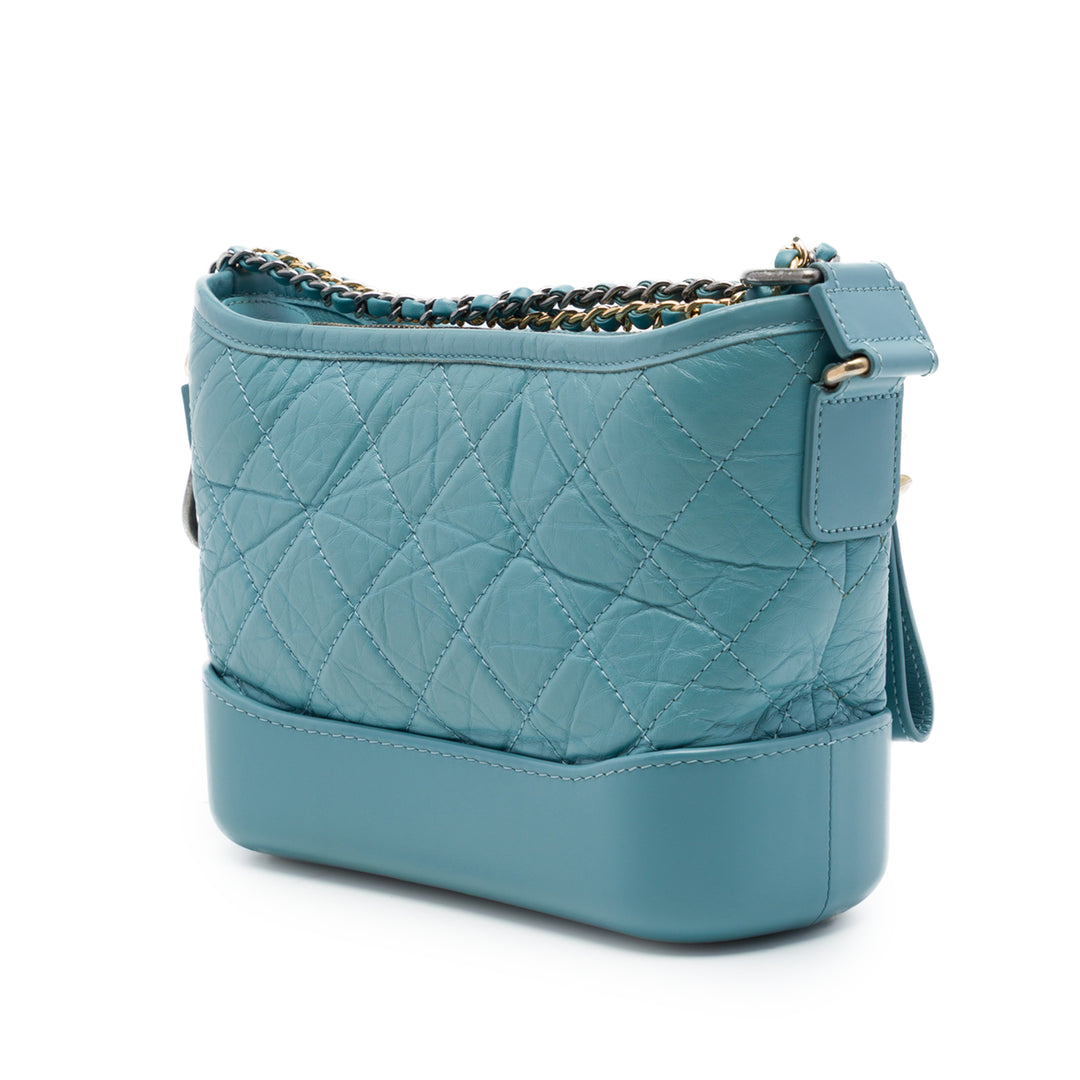 Chanel Sac bandoulière Matelassé vieilli Gabrielle Hobo Petit Cuir de veau Bleu – vue 2 – GABY PARIS