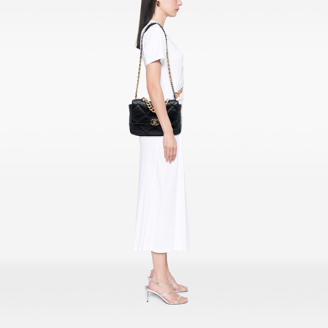 Chanel Large Cuir d’agneau 19 à rabat – GABY PARIS Authentique