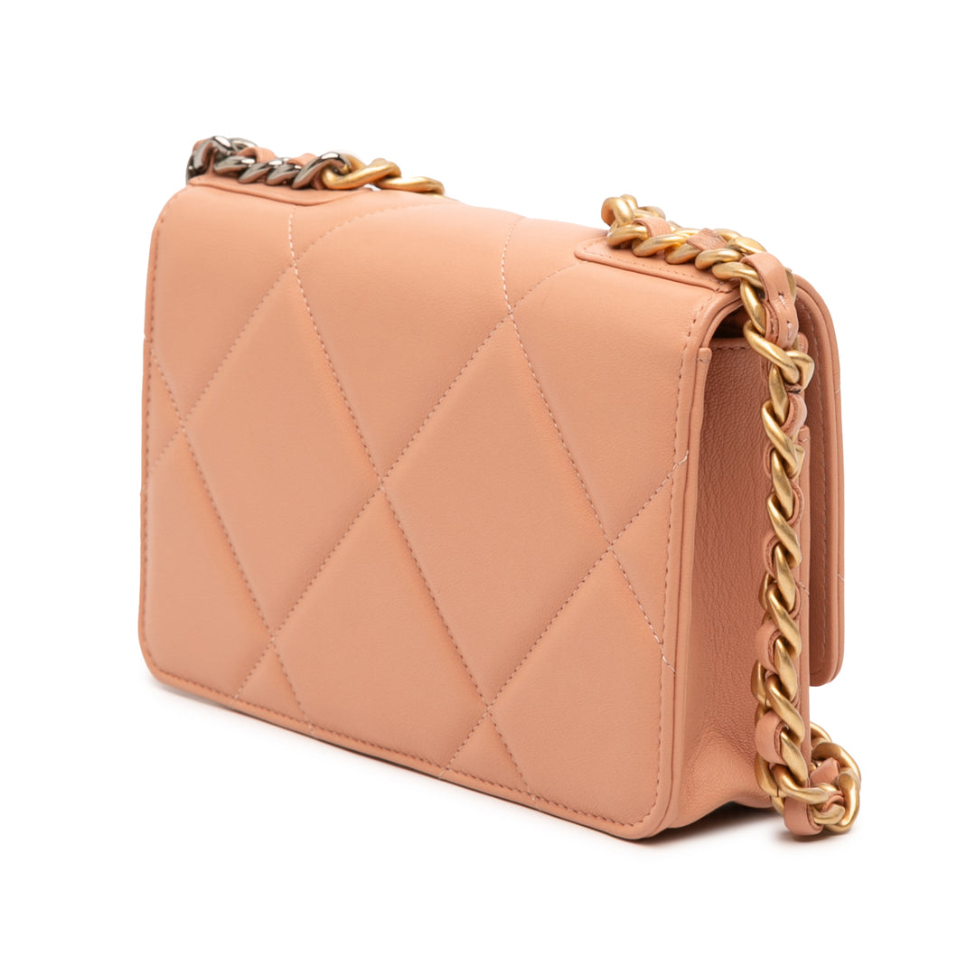 Chanel Matelassé 19 Wallet on Chain Cuir d'agneau Rose – vue 2 – GABY PARIS