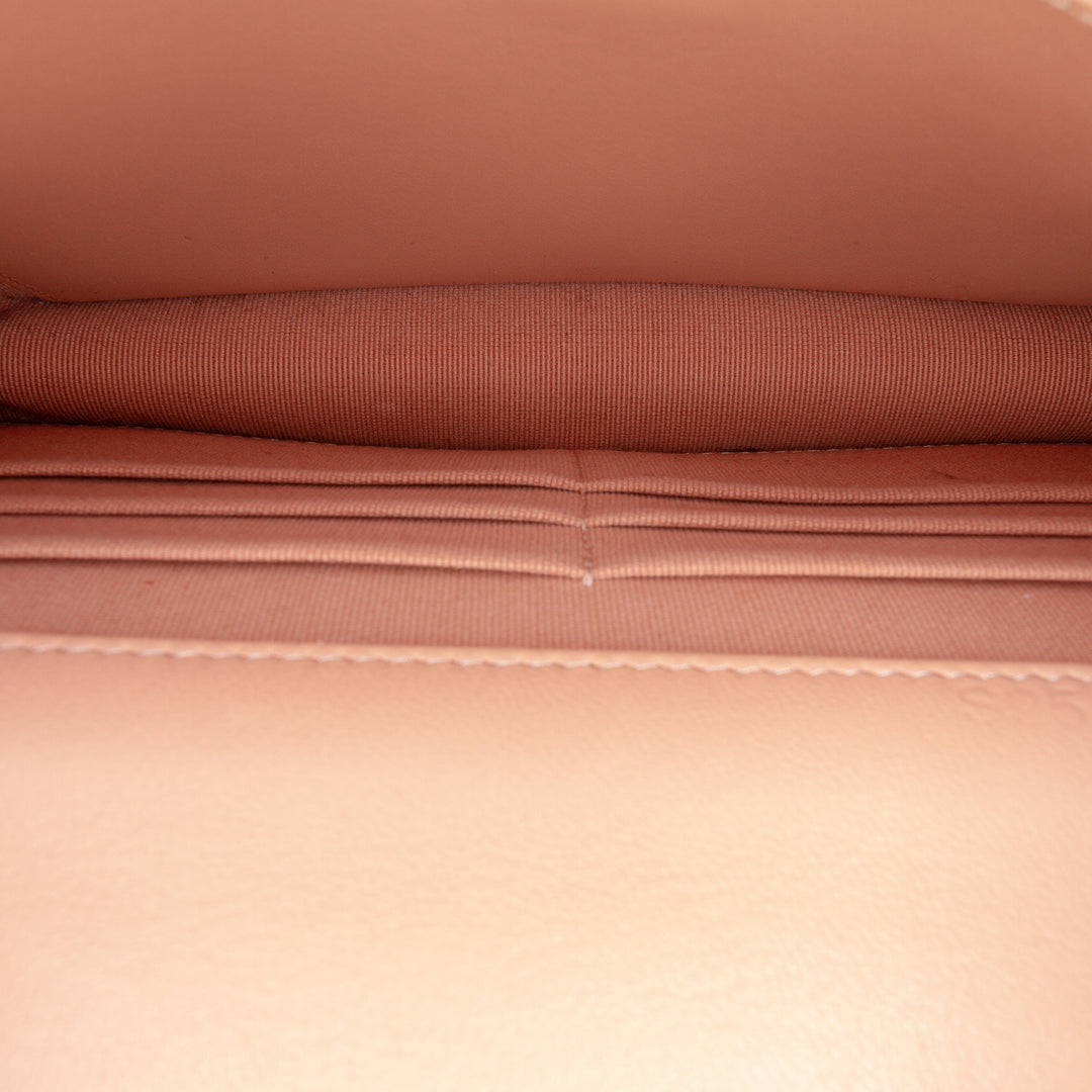 Chanel Matelassé 19 Wallet on Chain Cuir d'agneau Rose – vue 4 – GABY PARIS