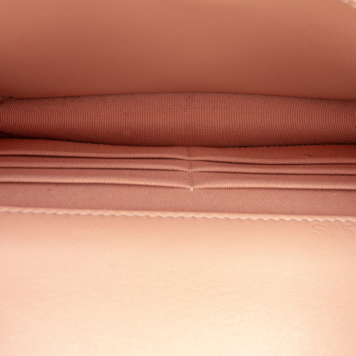 Chanel Matelassé 19 Wallet on Chain Cuir d'agneau Rose – vue 4 – GABY PARIS
