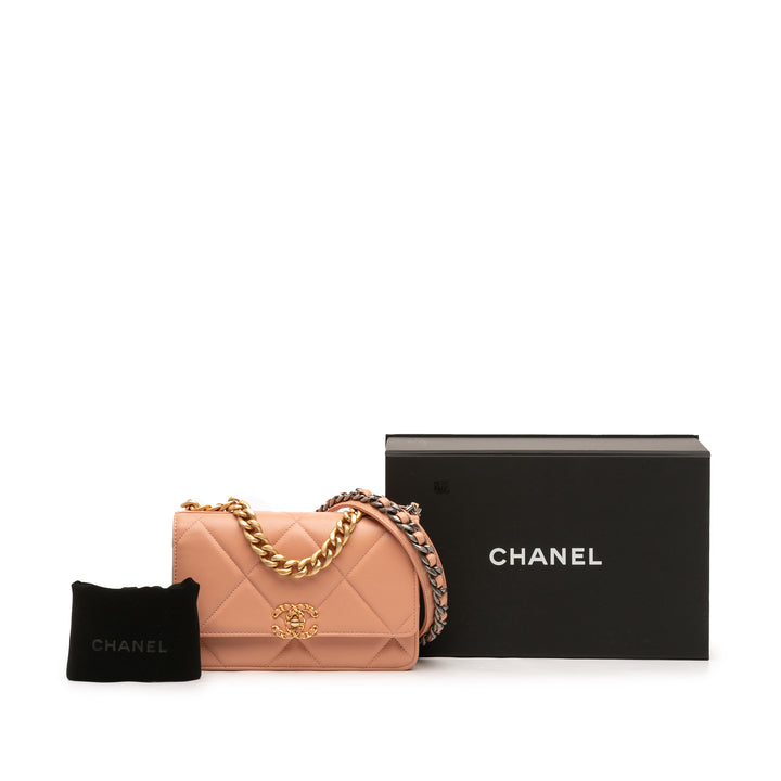 Chanel Matelassé 19 Wallet on Chain Cuir d'agneau Rose – vue 7 – GABY PARIS