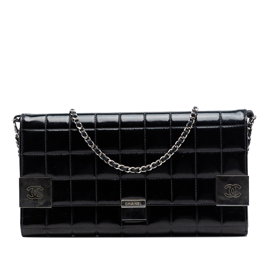 Chanel CC Chocolate Bar Cuir verni Pochette avec chaîne