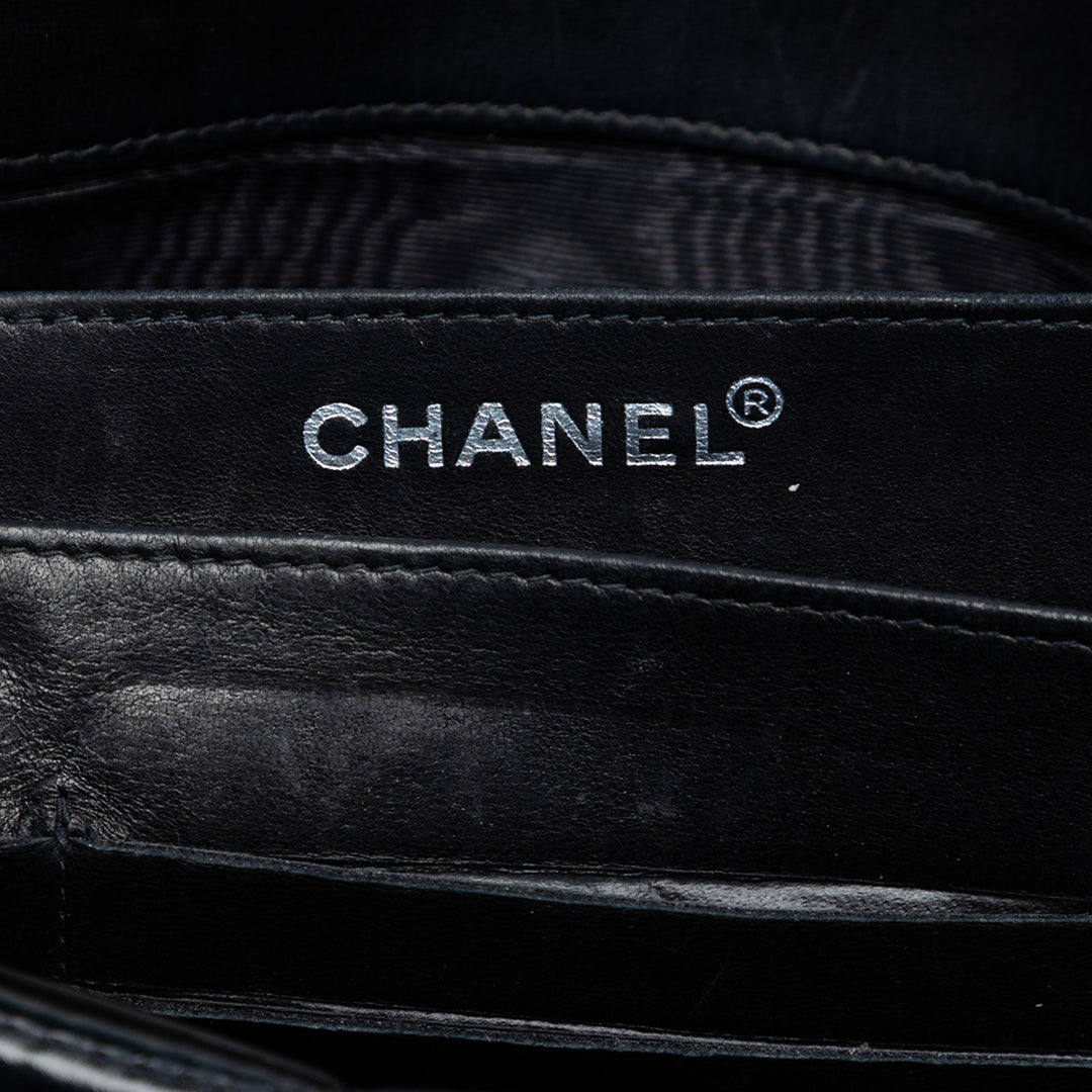 Chanel CC Chocolate Bar Cuir verni Pochette avec chaîne