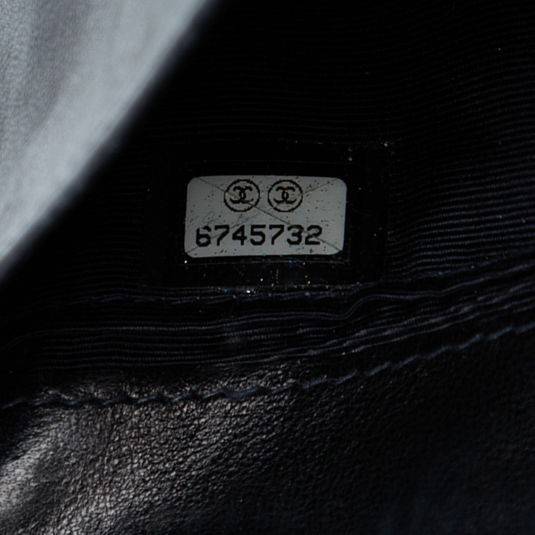 Chanel CC Chocolate Bar Cuir verni Pochette avec chaîne