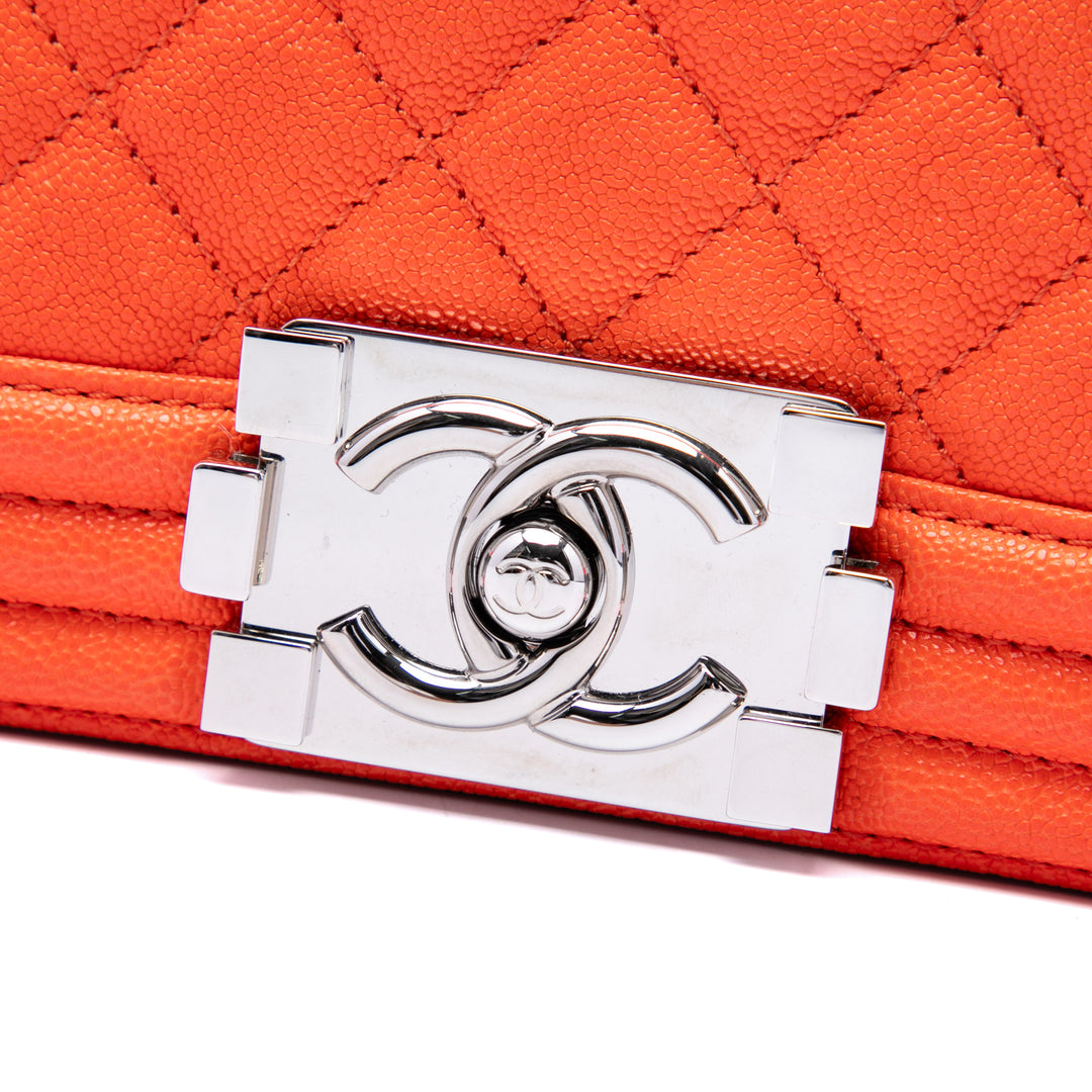 Chanel Matelassé Boy à rabat Petit Cuir caviar Orange