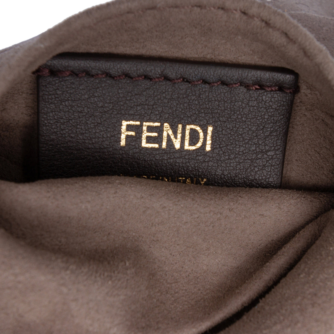 Fendi FF 1974 embossé Cuir Mon Tresor Bucket Sac