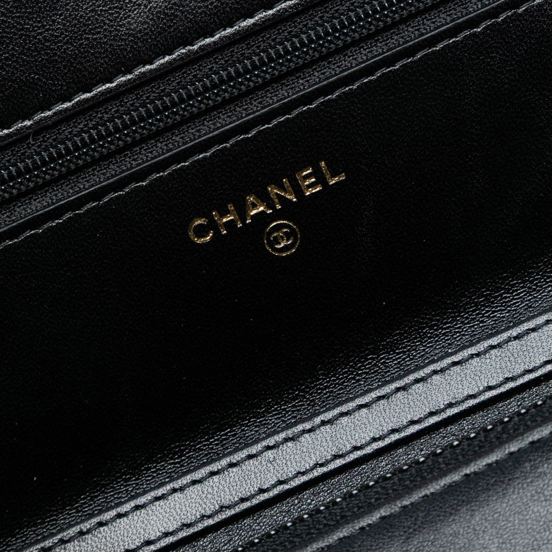 Chanel CC Matelassé Cuir d’agneau Diamond Lock Wallet on Chain