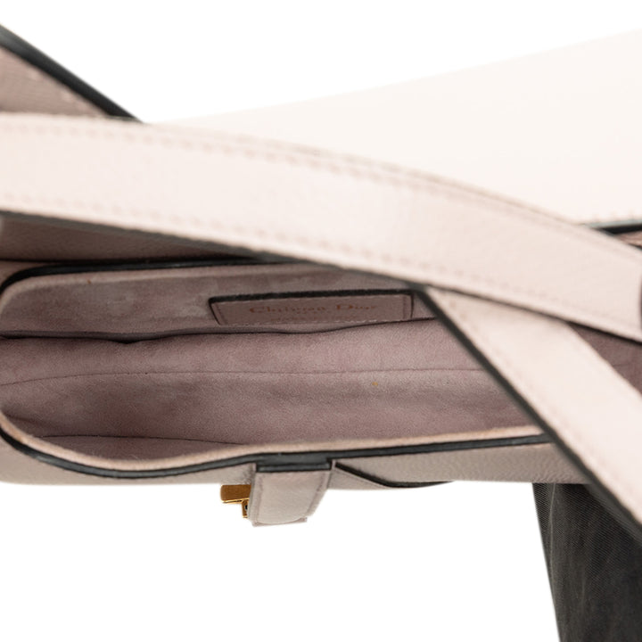 Dior Sac à main grainé Saddle Mini Cuir de veau grainé Violet – vue 4 – GABY PARIS