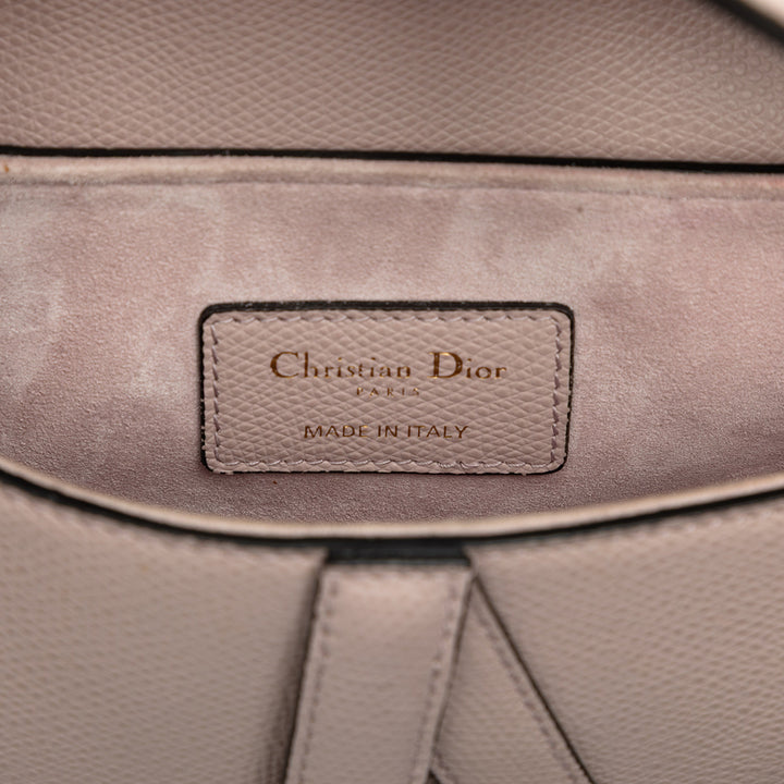 Dior Sac à main grainé Saddle Mini Cuir de veau grainé Violet – vue 5 – GABY PARIS