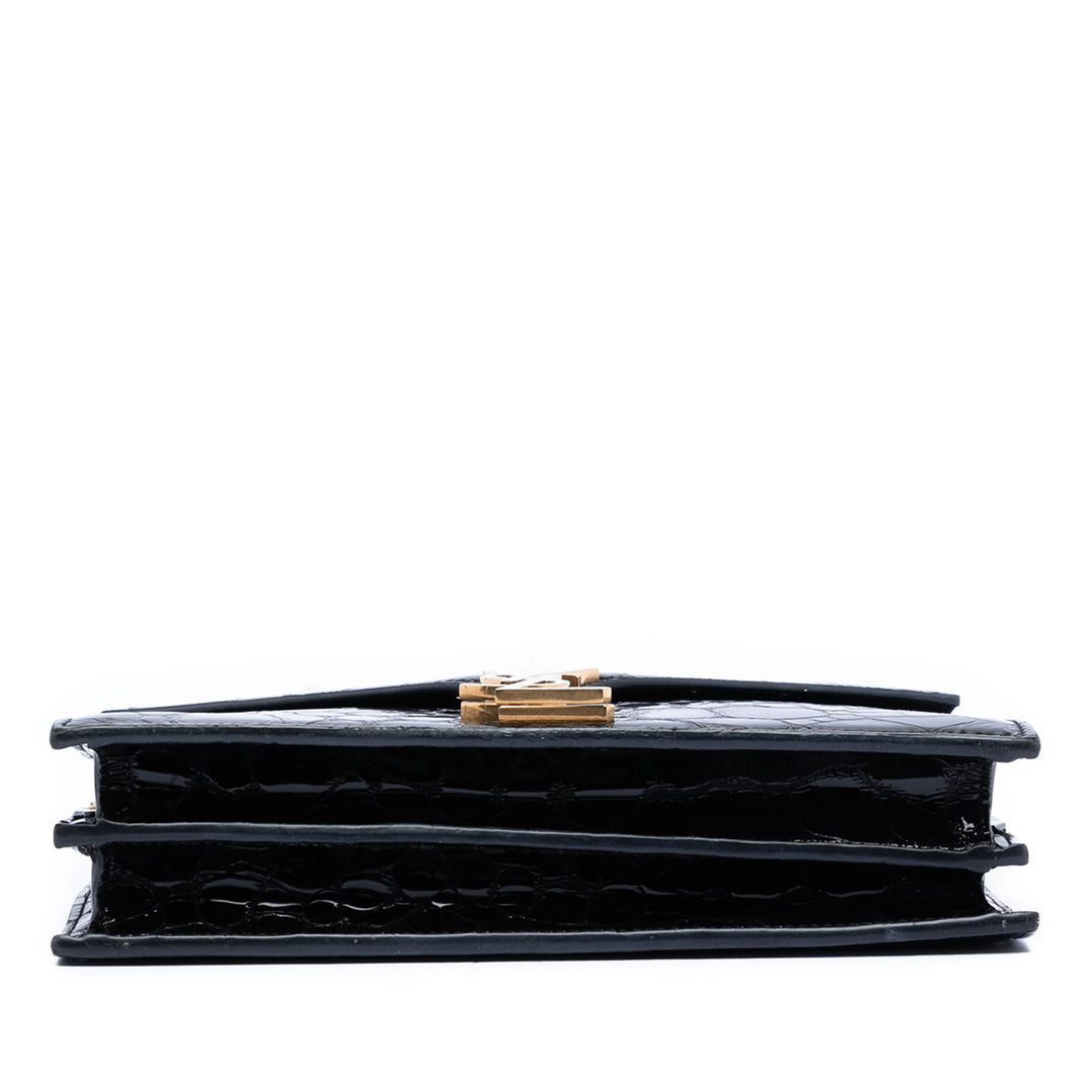 Saint Laurent brillant Croc embossé Cuir de veau Monogram Cassandra Chain Portefeuille
