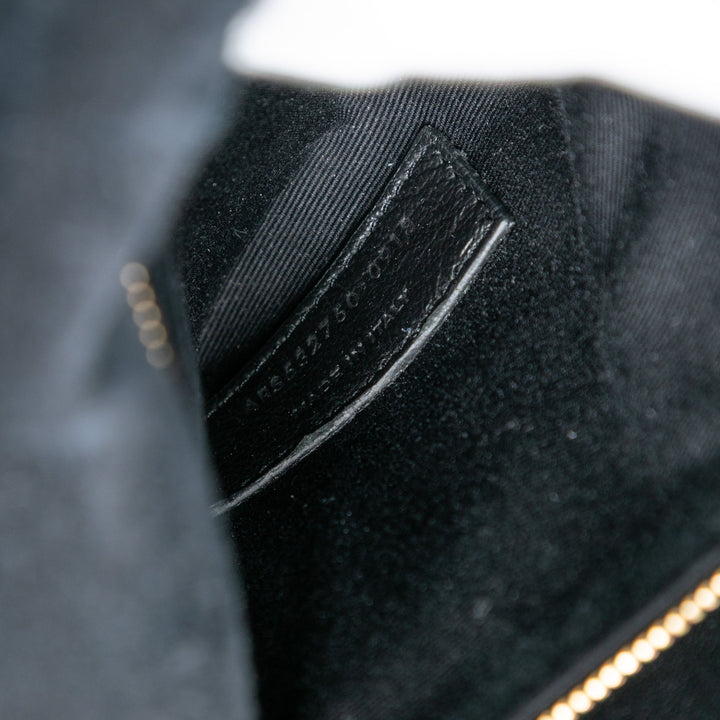 Saint Laurent brillant Croc embossé Cuir de veau Monogram Cassandra Chain Portefeuille