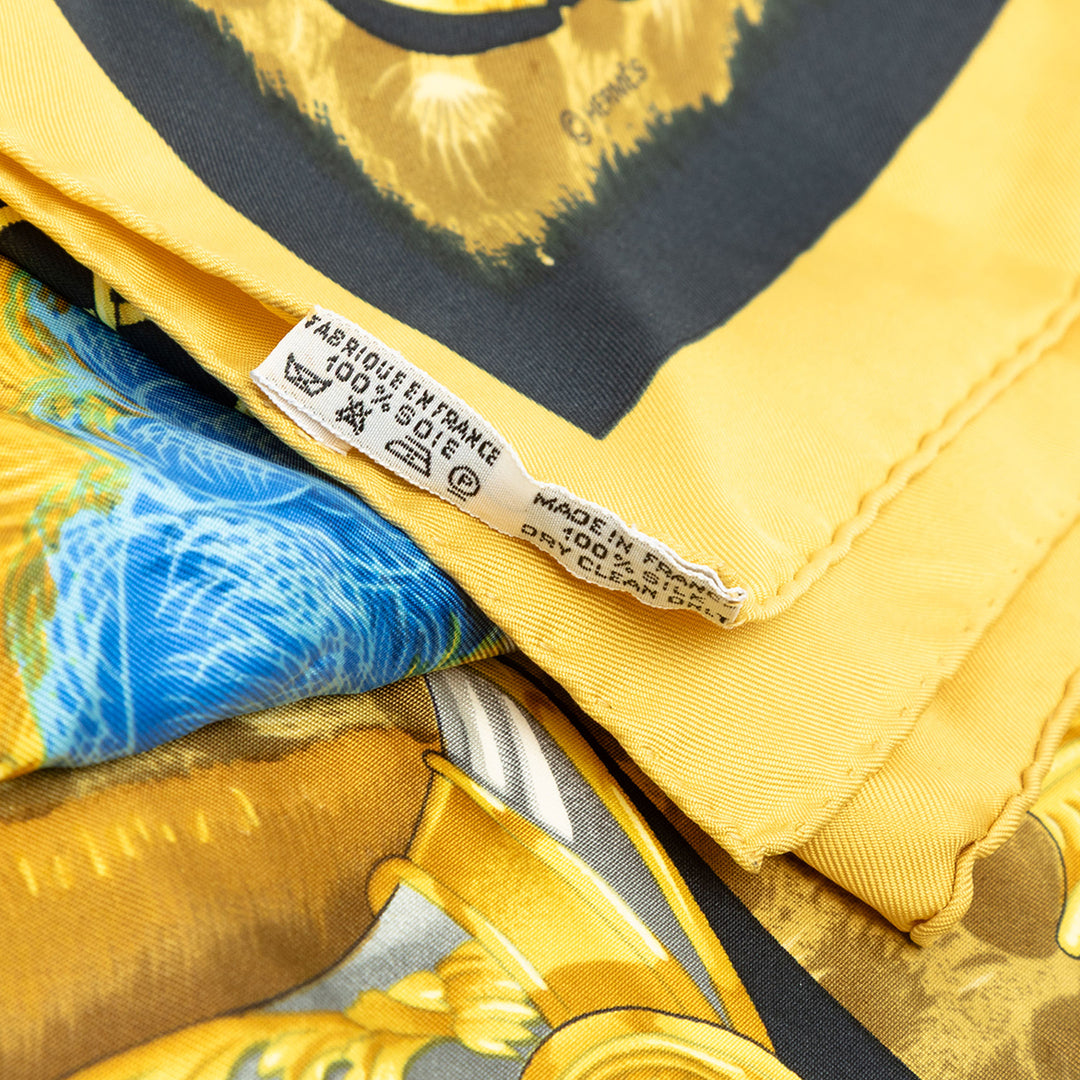 Hermès Casques et Plumets Foulard 90 Doré – vue 2 – GABY PARIS