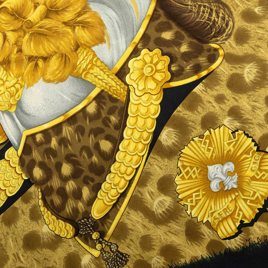 Hermès Casques et Plumets Foulard 90 Doré – vue 5 – GABY PARIS