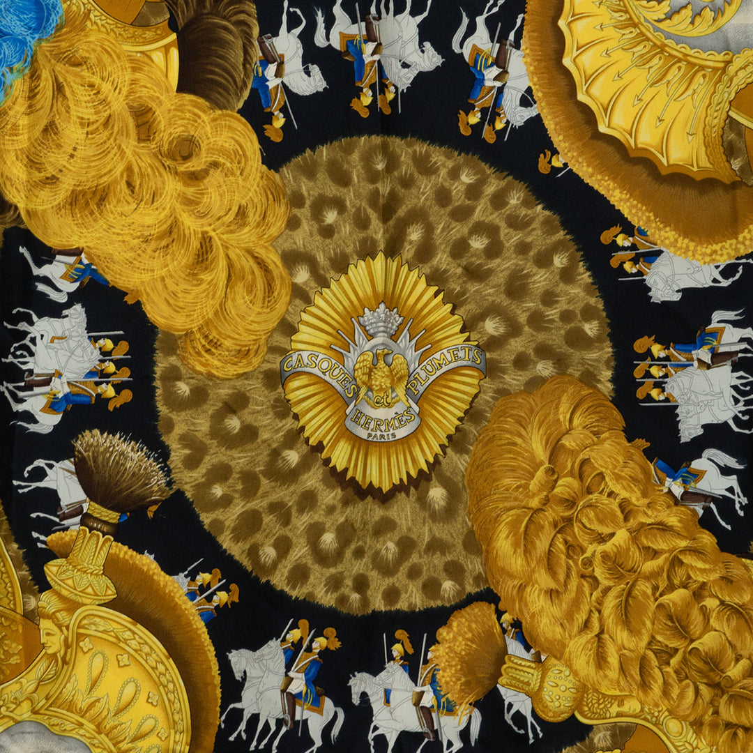 Hermès Casques et Plumets Foulard 90 Doré – vue 7 – GABY PARIS