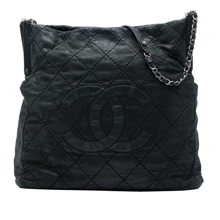 Chanel Matelassé Irisé Sea Hit Cabas Cuir de veau Noir – vue principale – GABY PARIS