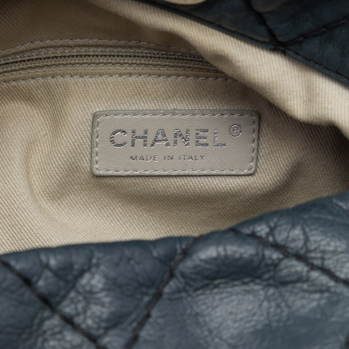 Chanel Matelassé Irisé Sea Hit Cabas Cuir de veau Noir – vue 5 – GABY PARIS
