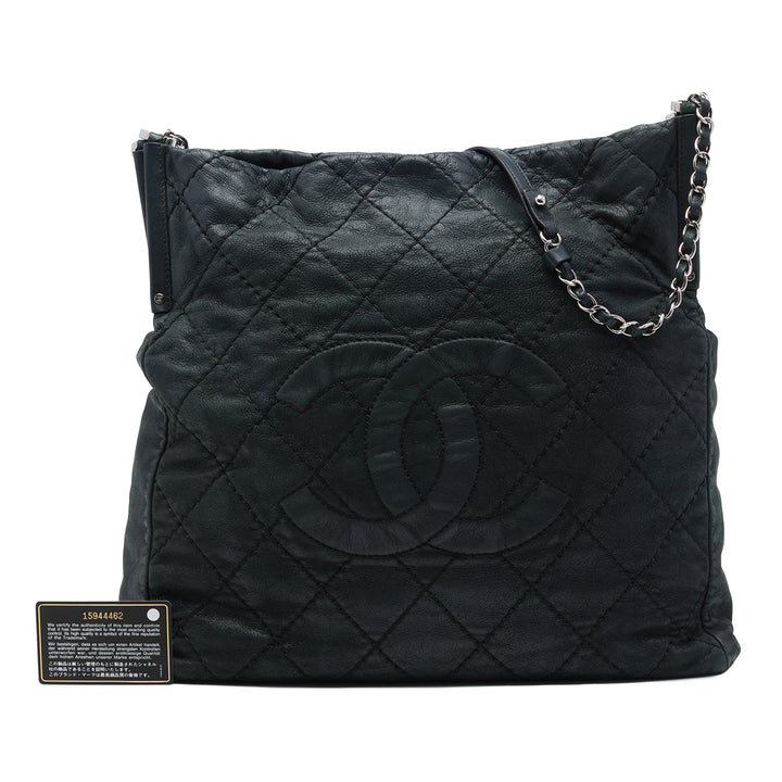 Chanel Matelassé Irisé Sea Hit Cabas Cuir de veau Noir – vue 7 – GABY PARIS