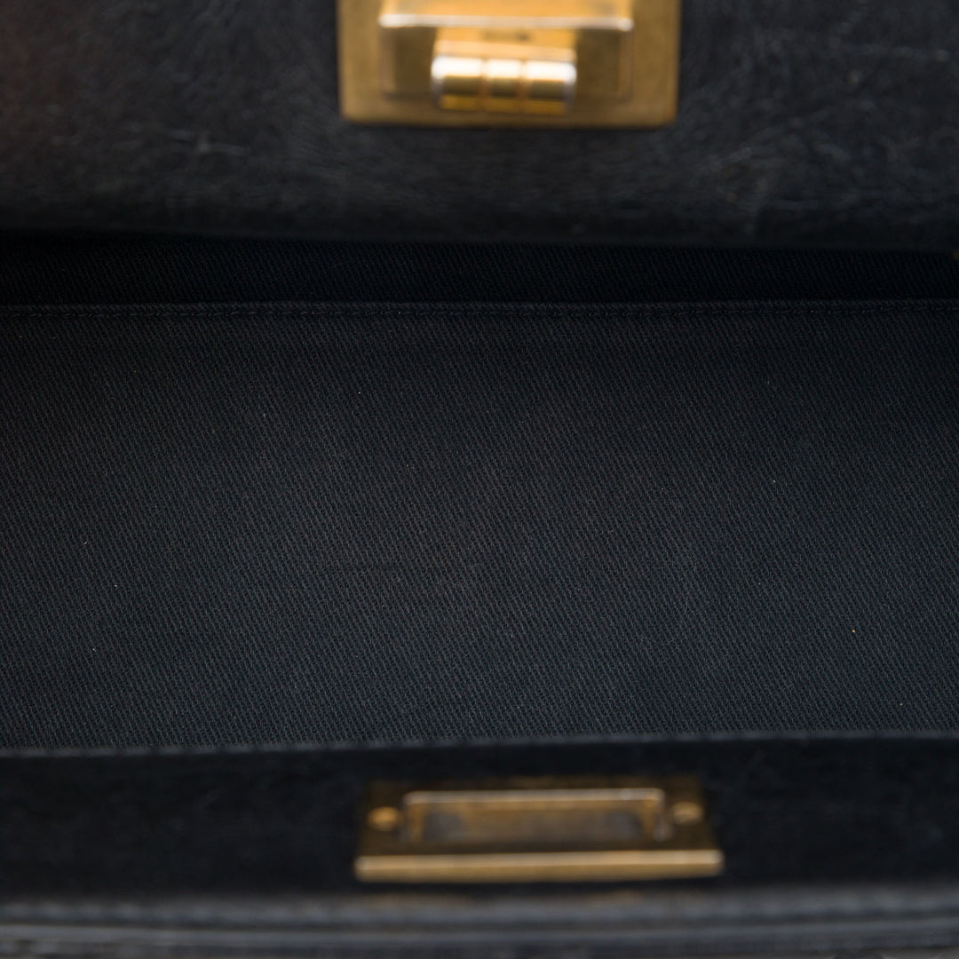 Chanel Matelassé Glacé Crackled Reissue 2.55 Cabas Cuir de veau Noir – vue 4 – GABY PARIS