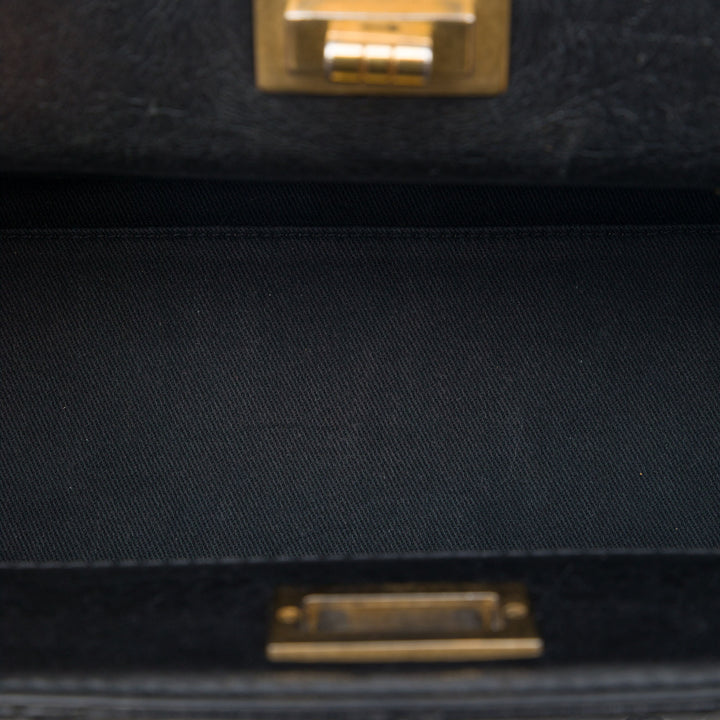 Chanel Matelassé Glacé Crackled Reissue 2.55 Cabas Cuir de veau Noir – vue 4 – GABY PARIS