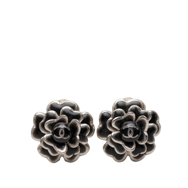 Chanel CC Brass Émail Camellia Clip On Boucles d’oreilles