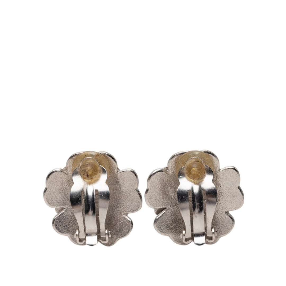 Chanel CC Brass Émail Camellia Clip On Boucles d’oreilles